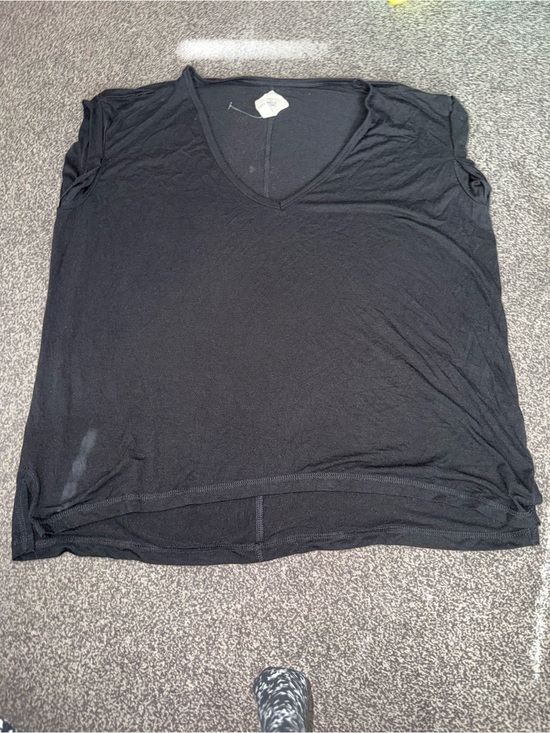 Billabong Tops - Billabong Oversized Black V Neck Tee Women’s Large Relaxed Fit Soft
